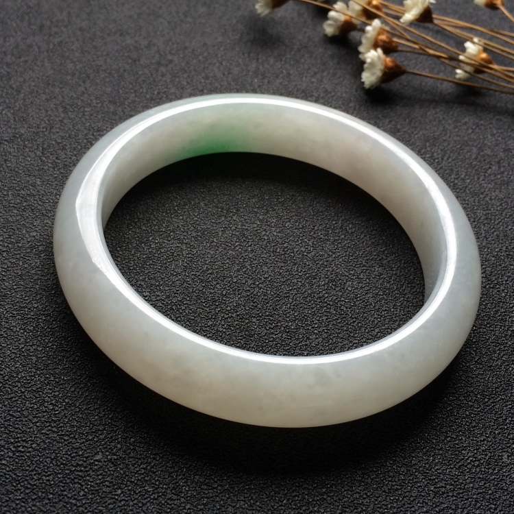 （超值推荐）糯冰种略飘翠手镯（55.5mm）