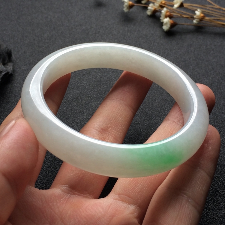 （超值推荐）糯冰种略飘翠手镯（55.5mm）