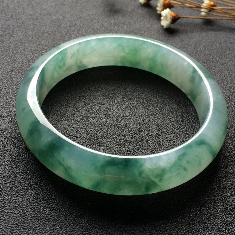 （超值推荐）糯冰种飘花手镯（58.7mm）