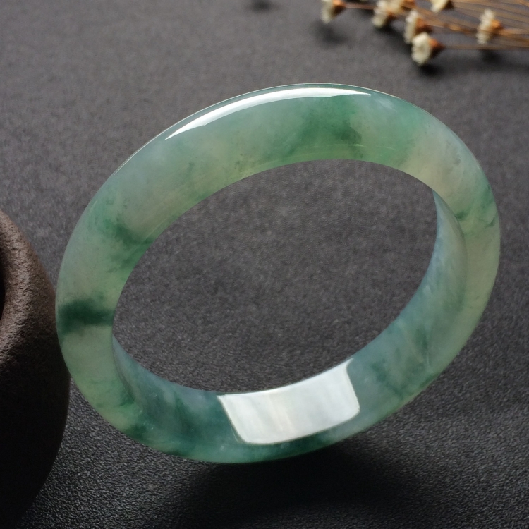 （超值推荐）糯冰种飘花手镯（58.7mm）