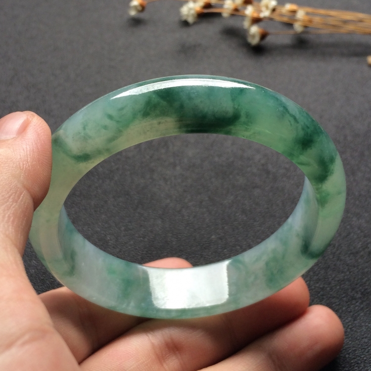 （超值推荐）糯冰种飘花手镯（58.7mm）