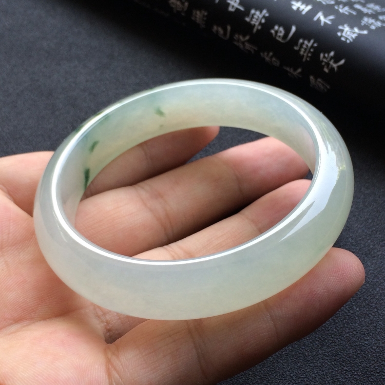 （超值推荐）糯冰种飘花手镯（58.3mm）