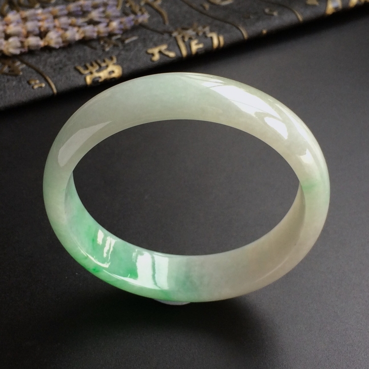 (超值推荐)糯冰种飘翠贵妃镯(53.7mm-48mm)