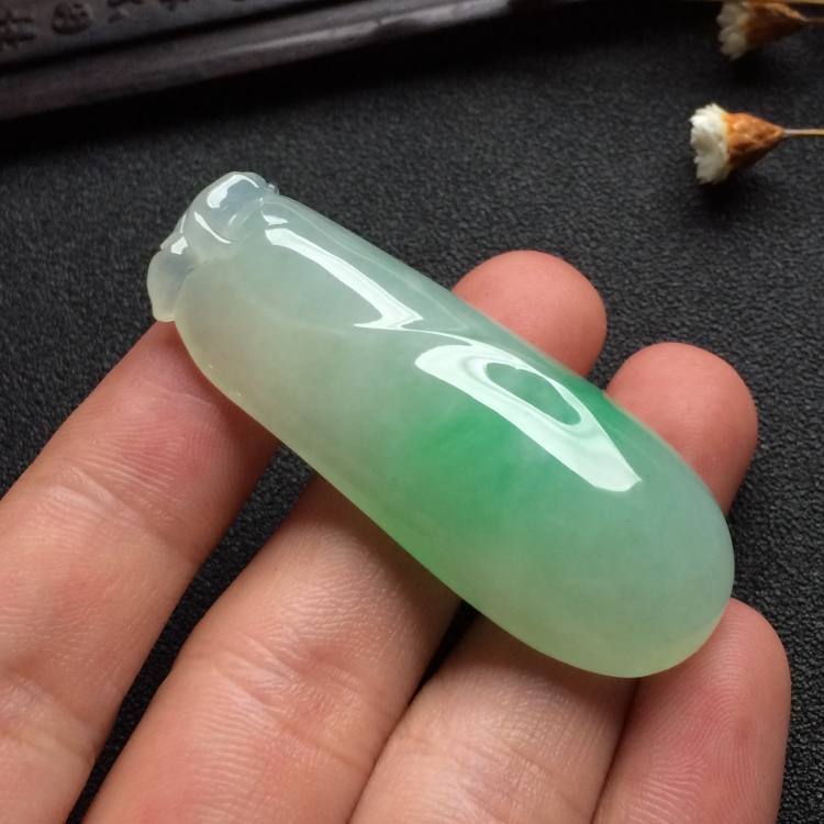 （超值推荐）糯冰种略飘翠福瓜挂件