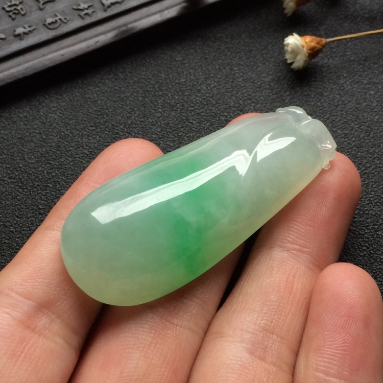 （超值推荐）糯冰种略飘翠福瓜挂件