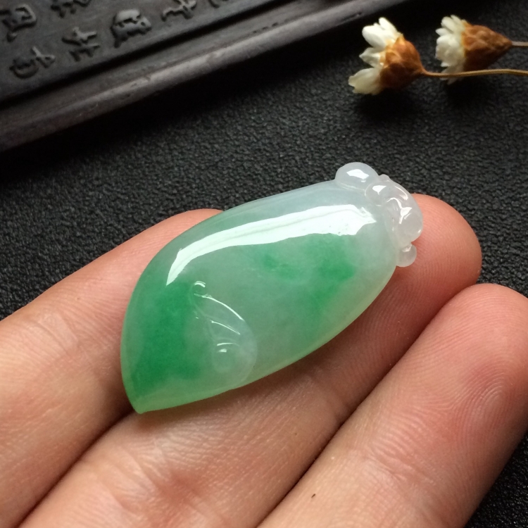 （超值推荐）糯冰种飘翠福瓜挂件