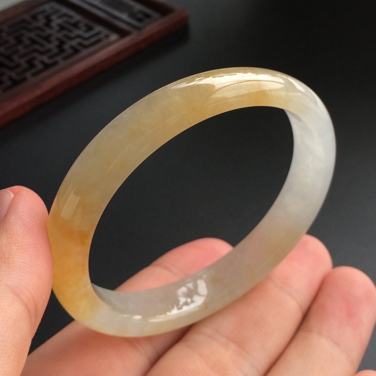 (超值推荐)糯冰种黄翡贵妃镯(53.2mm-45.2mm)