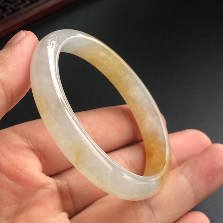 (超值推荐)糯冰种黄翡贵妃镯(53.2mm-45.2mm)