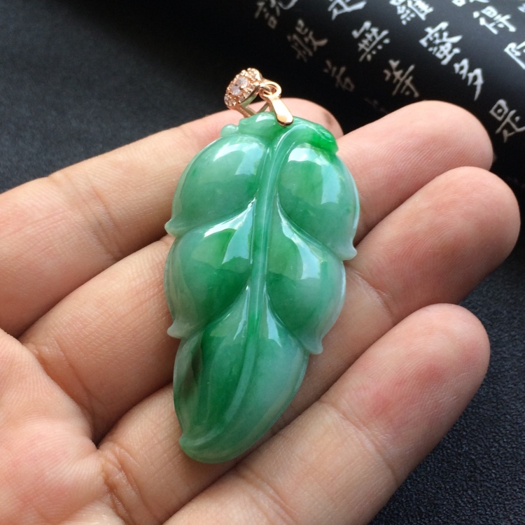 （超值推荐）糯冰种飘翠玉叶挂件