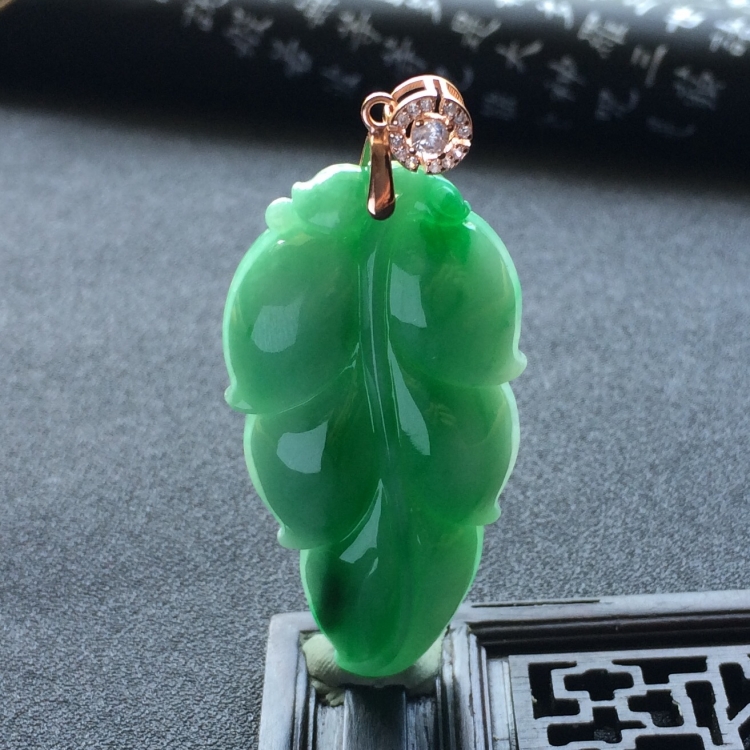 （超值推荐）糯冰种飘翠玉叶挂件