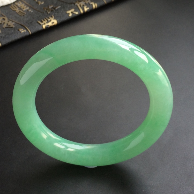 (超值推荐)糯冰种绿晴水圆条手镯(55.5mm)