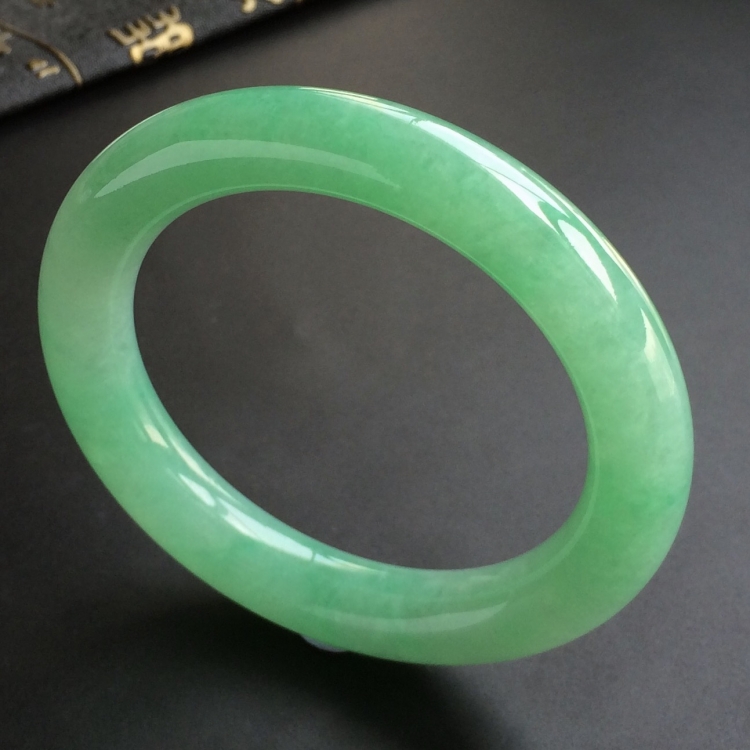 (超值推荐)糯冰种绿晴水圆条手镯(55.5mm)