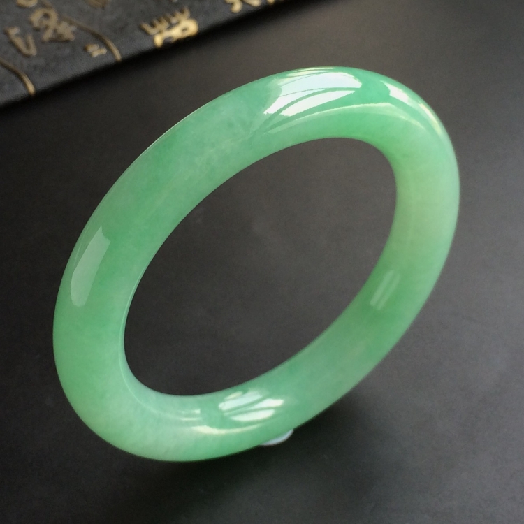 (超值推荐)糯冰种绿晴水圆条手镯(55.5mm)