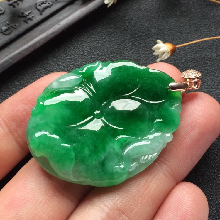（超值推荐）糯冰种浓绿年年有余挂件