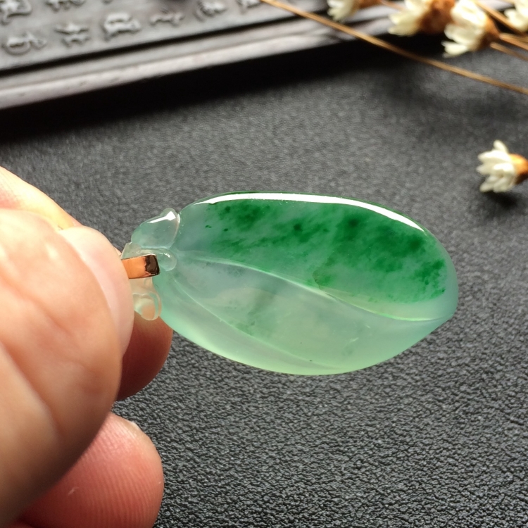 （超值推荐）冰种飘绿花福瓜挂件