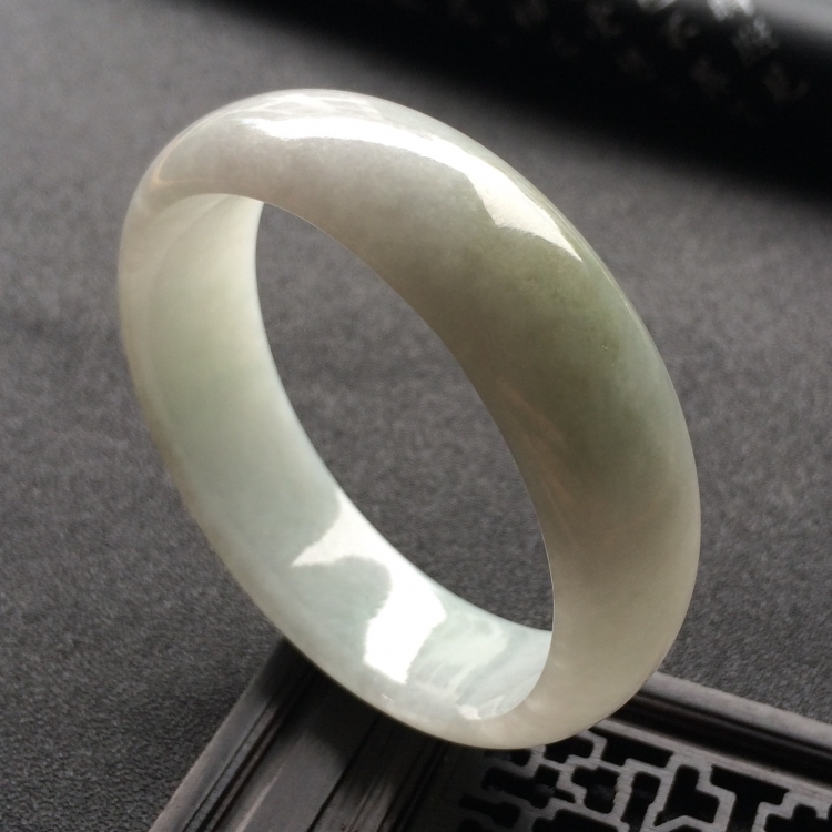 （超值推荐）糯冰种略飘翠贵妃镯（53mm-47.2mm）