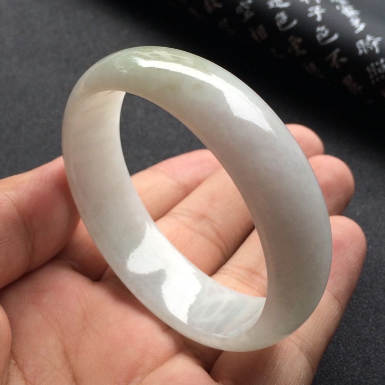 （超值推荐）糯冰种略飘翠贵妃镯（53mm-47.2mm）