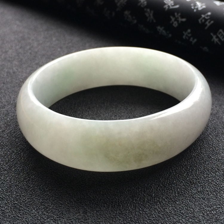 （超值推荐）糯冰种略飘翠贵妃镯（53mm-47.2mm）