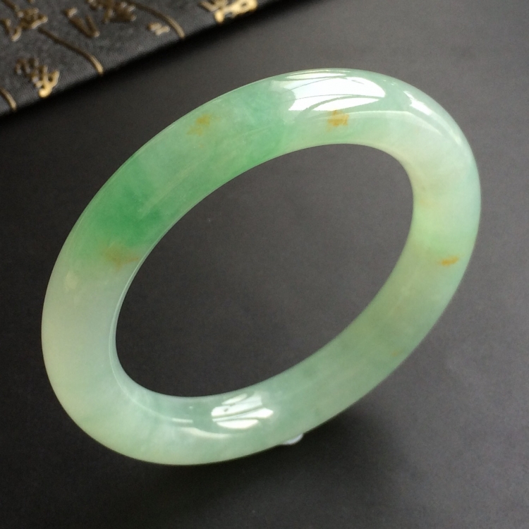 (超值推荐)糯冰种飘翠略带黄花圆条手镯(57.1mm)