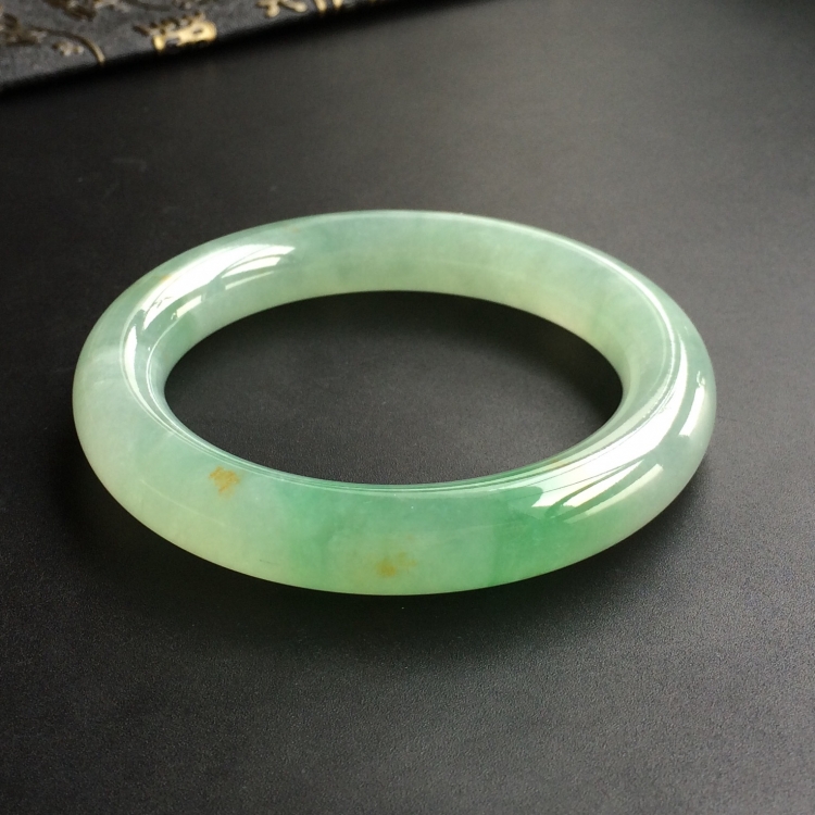 (超值推荐)糯冰种飘翠略带黄花圆条手镯(57.1mm)