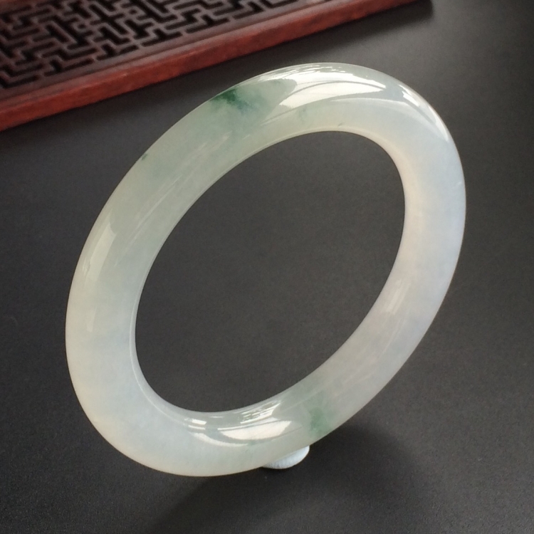 (超值推荐)糯冰种飘花圆条手镯(52.8mm)