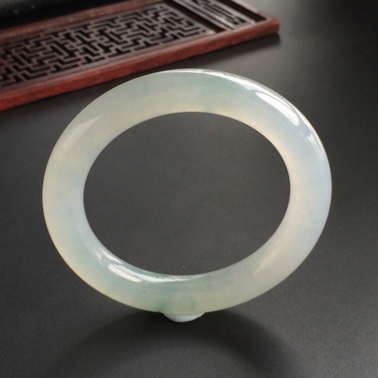 (超值推荐)糯冰种飘花圆条手镯(52.8mm)