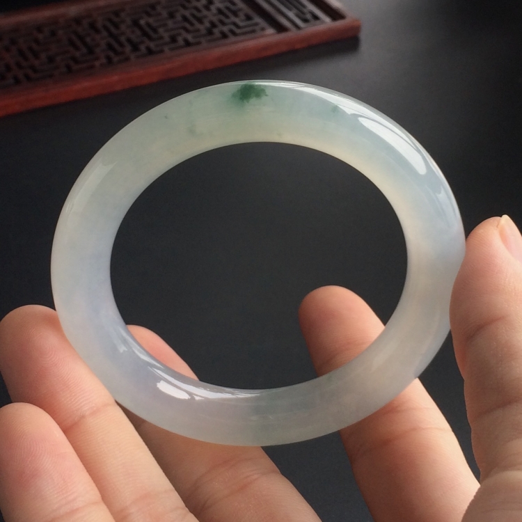 (超值推荐)糯冰种飘花圆条手镯(52.8mm)
