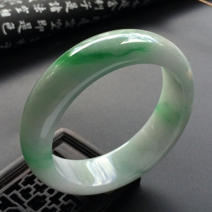 （超值推荐）糯冰种飘翠手镯（52mm）