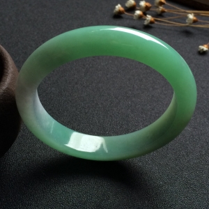 （超值推荐）糯冰种绿晴水手镯（59mm）