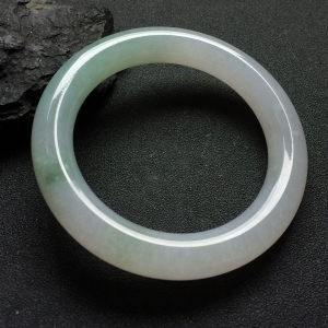 （超值推荐）糯冰种飘花圆条手镯（57.7mm）
