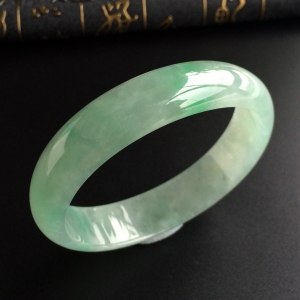 (超值推荐)糯冰种飘翠贵妃手镯(58.7mm-51.5mm)