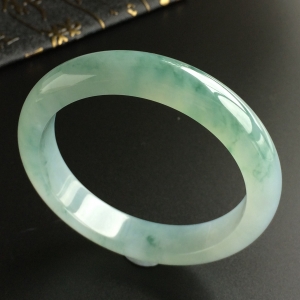 (超值推荐)糯冰种飘花手镯(57mm)