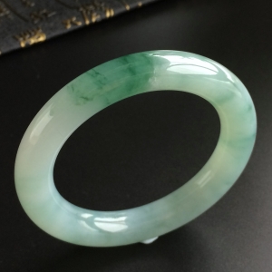 (超值推荐)糯冰种飘花圆条手镯(55.5mm)