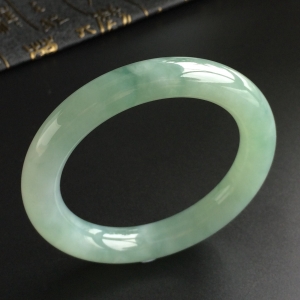 (超值推荐)糯冰种晴水略飘花圆条手镯(56.6mm)