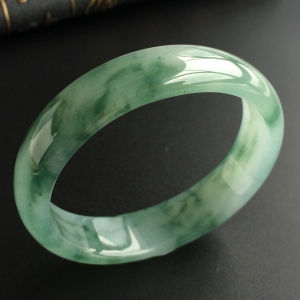 (超值推荐)冰种飘花贵妃镯(54.4mm-47.7mm)