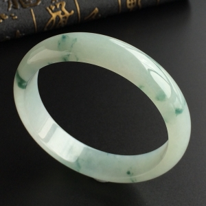 (超值推荐)糯冰种飘花手镯(57.3mm)
