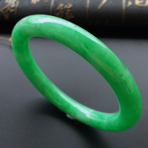 (超值推荐)糯冰种满翠色圆条手镯(56.2mm)