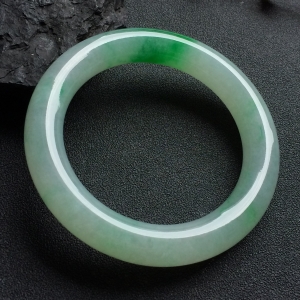 （超值推荐）糯冰种飘阳绿圆条手镯（56.1mm）