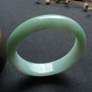（超值推荐）糯冰种晴水手镯（56.6mm）