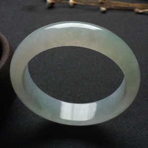 （超值推荐）糯冰种飘花手镯（58.3mm）
