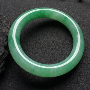 （超值推荐）糯冰种飘翠圆条手镯（56.5mm）