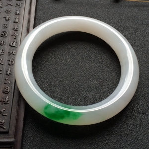 （超值推荐）糯冰种飘翠圆条手镯（54.5mm）