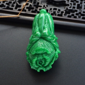 （超值推荐）糯冰种翠绿白菜挂件