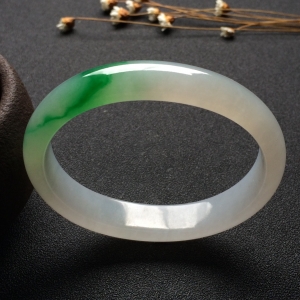 （超值推荐）糯冰种飘翠贵妃镯（56.4mm-49mm）