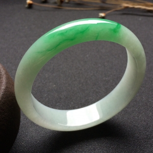 （超值推荐）糯冰种飘翠手镯（58mm）