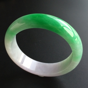(超值推荐)糯冰种春带彩手镯(57.6mm)