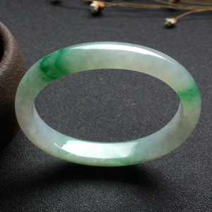 （超值推荐）糯冰种飘翠贵妃镯（54.1mm-45mm）