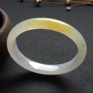 （超值推荐）糯冰种晴水略带黄翡贵妃镯（54.8mm-49.1mm）