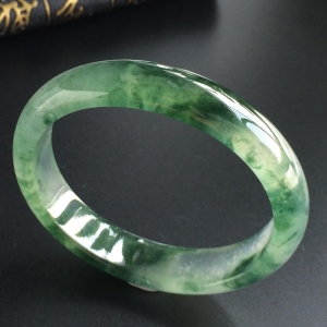 (超值推荐)冰种飘花贵妃镯(55.4mm-48.5mm)