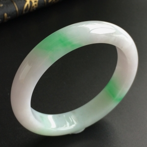 (超值推荐)糯冰种飘翠手镯(53.5mm)